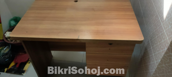 Computer Table Sell